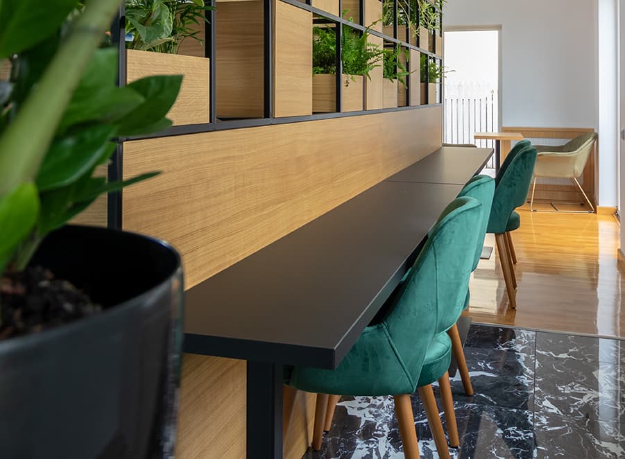 MugHub Hot Desk - 2