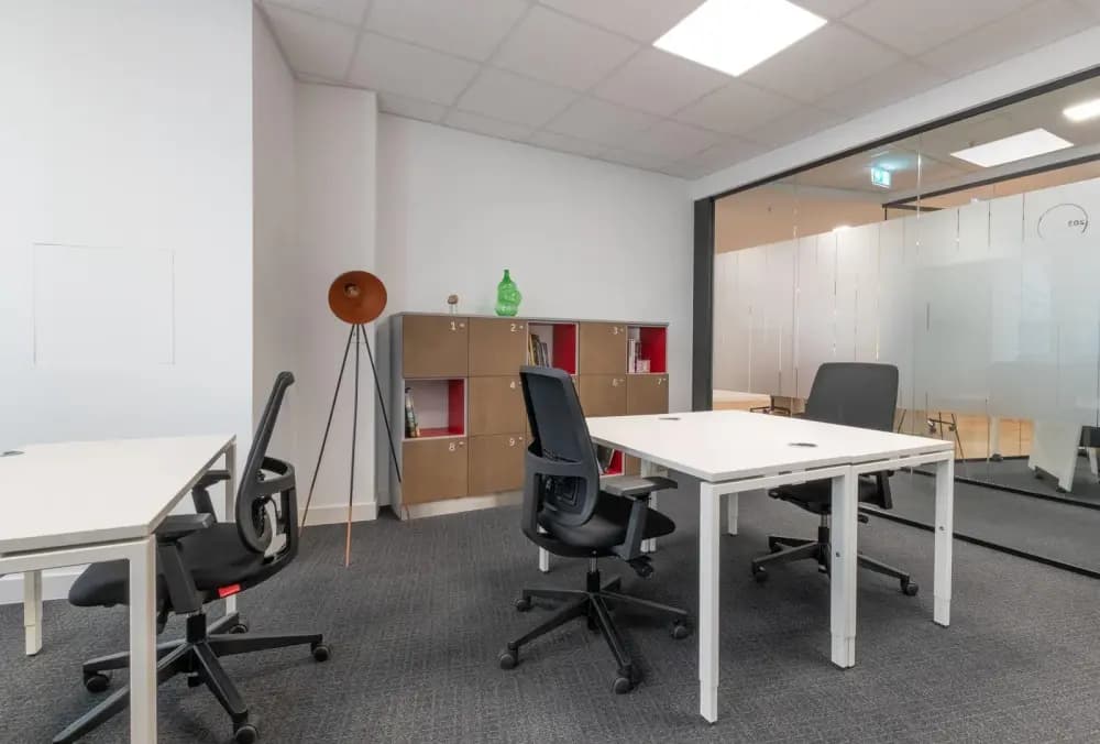 Private office 3 people
