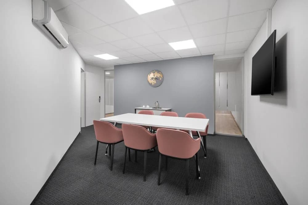 Meeting room MR-692