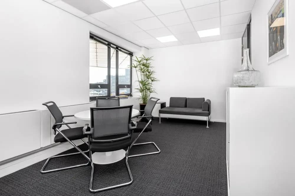 Private office 4 people