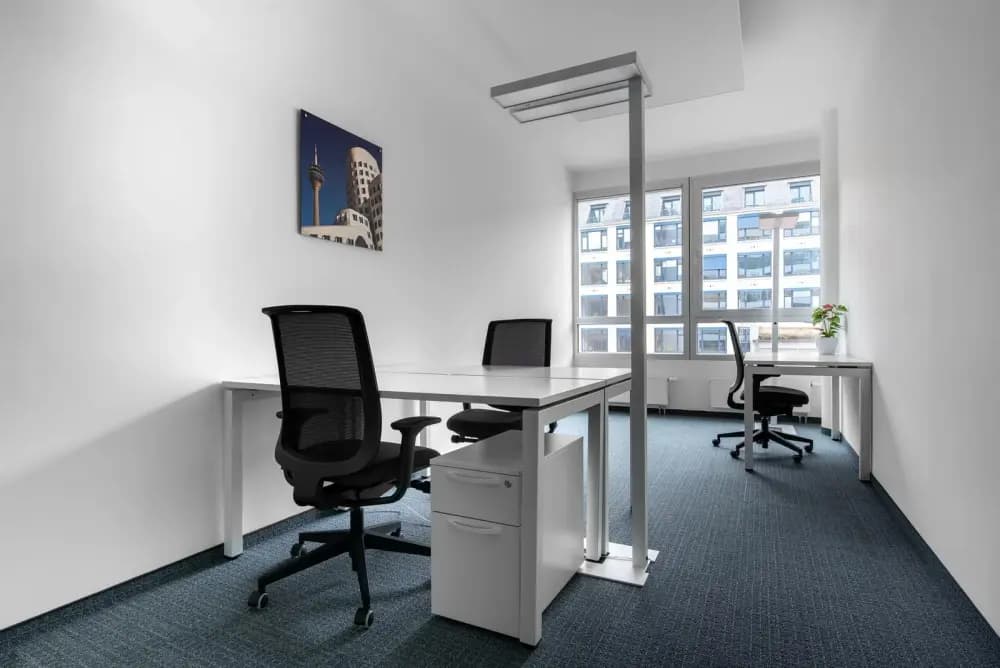 Private office 3 people
