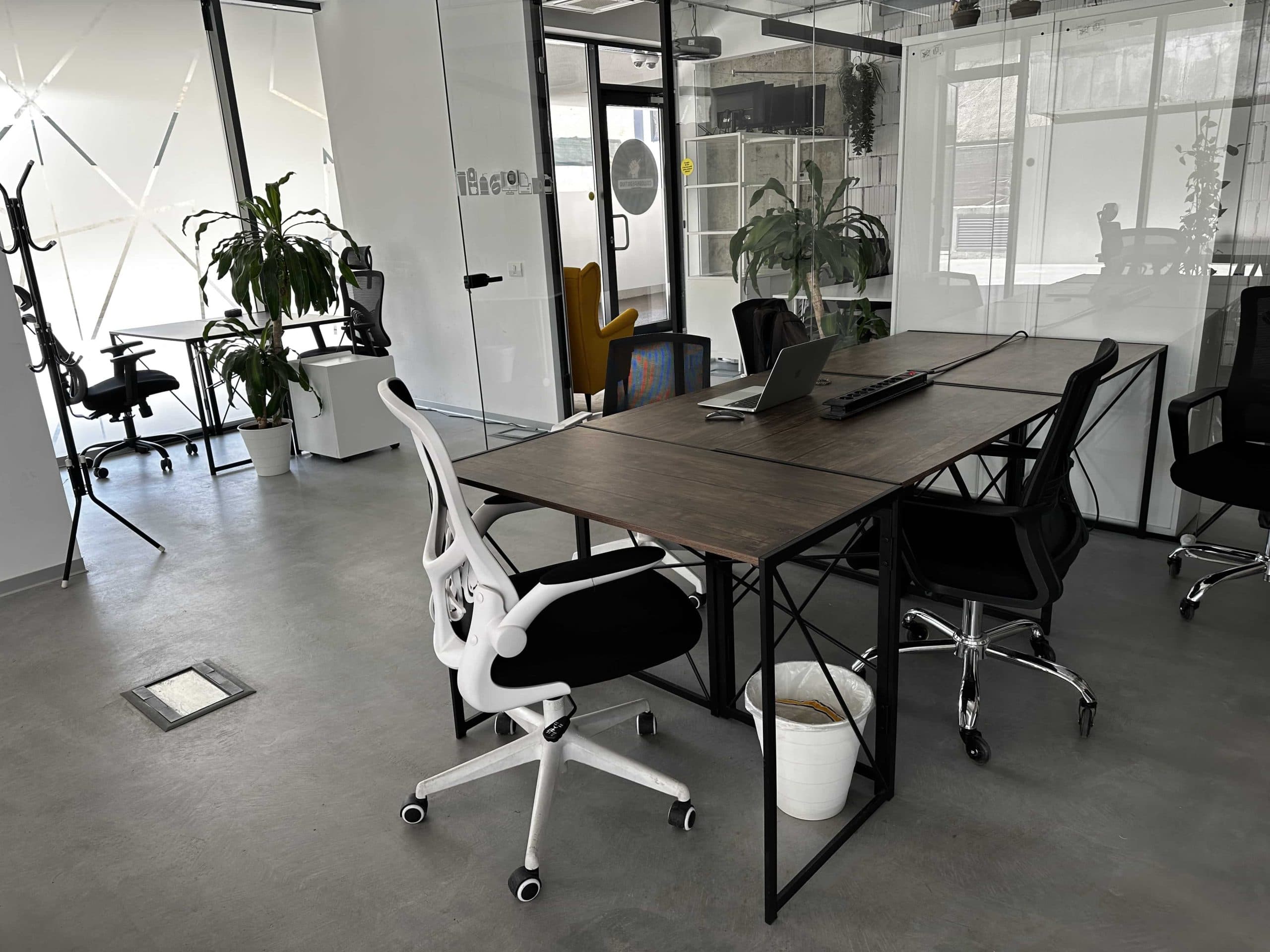 Hot Desk
