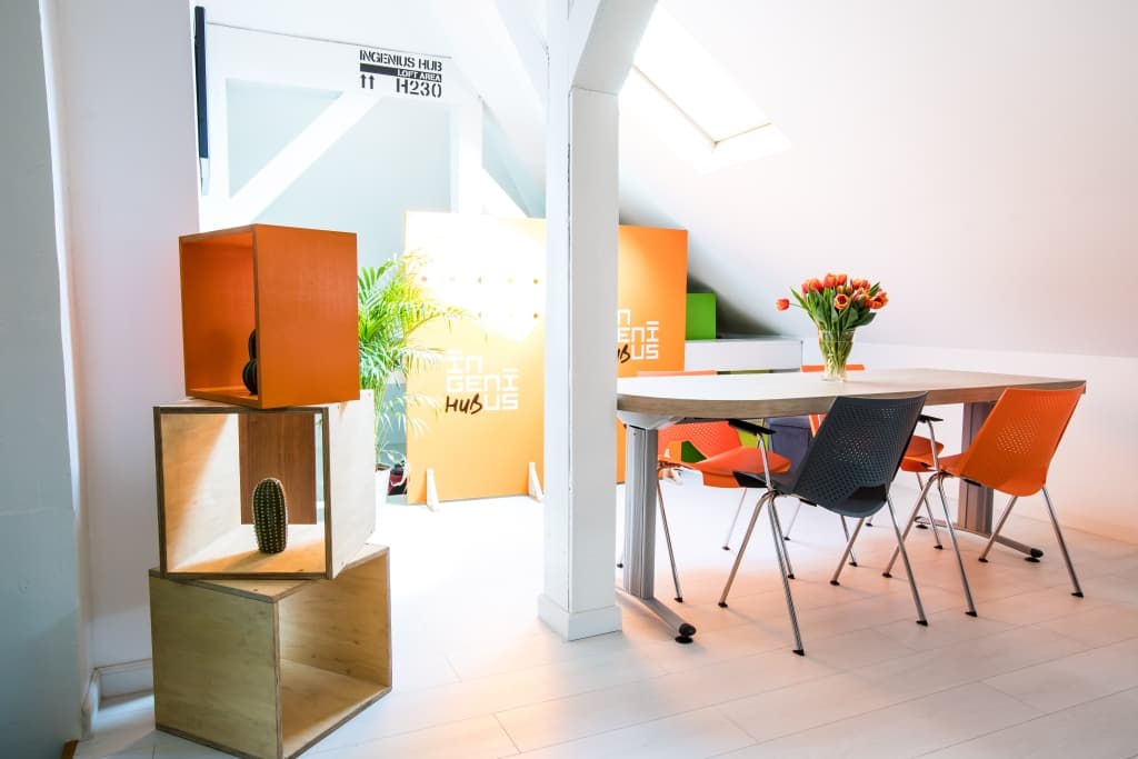 Ingenius Hub Hot Desk