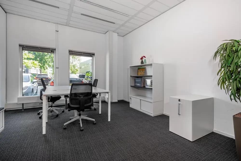 Private office 3 people