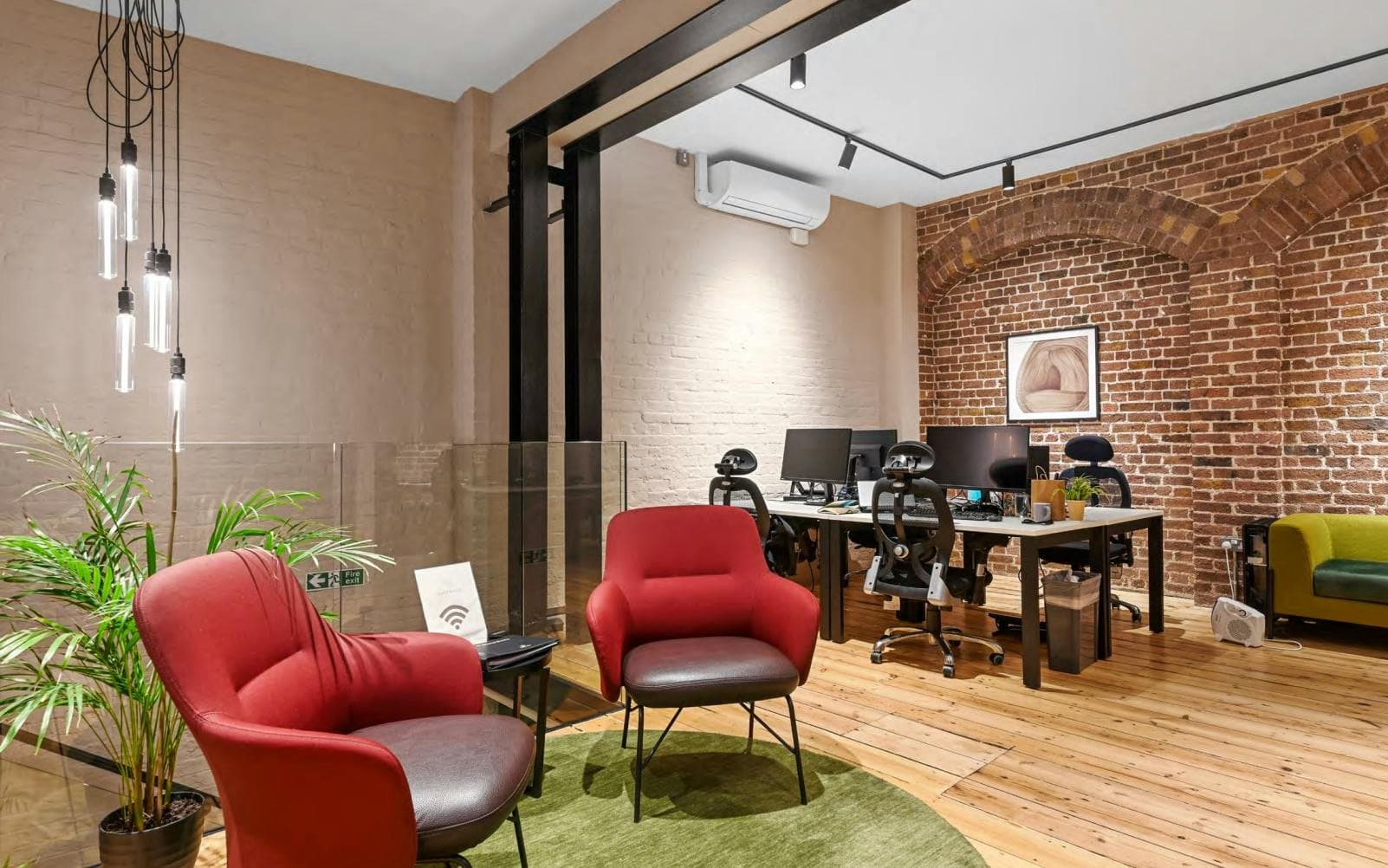 G · 670 sq ft