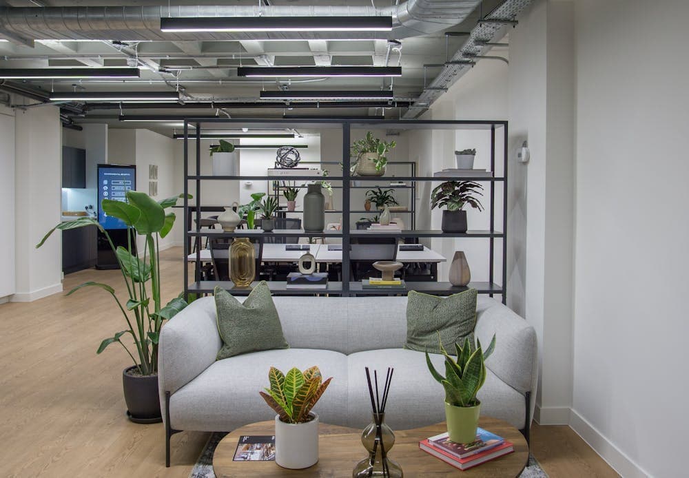 5th · 1,038 sq ft