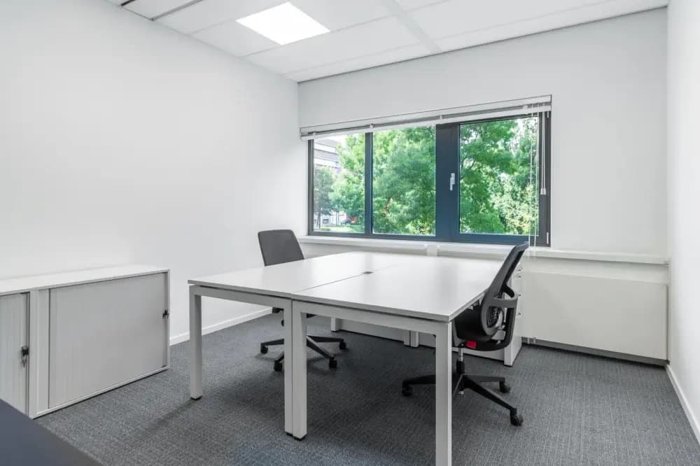 Private office 3 people