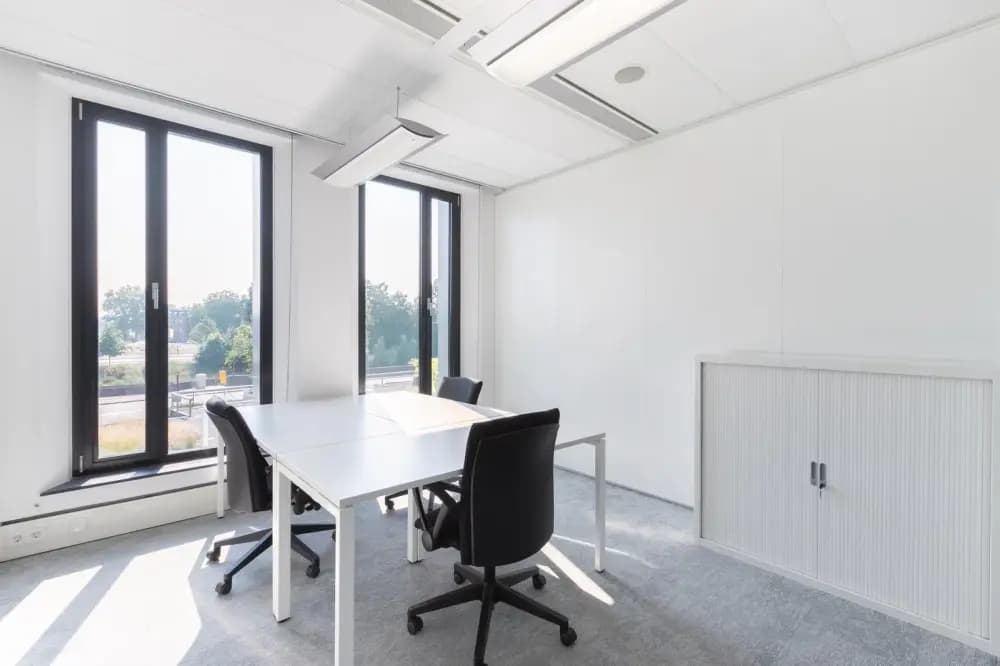 Private office 3 people
