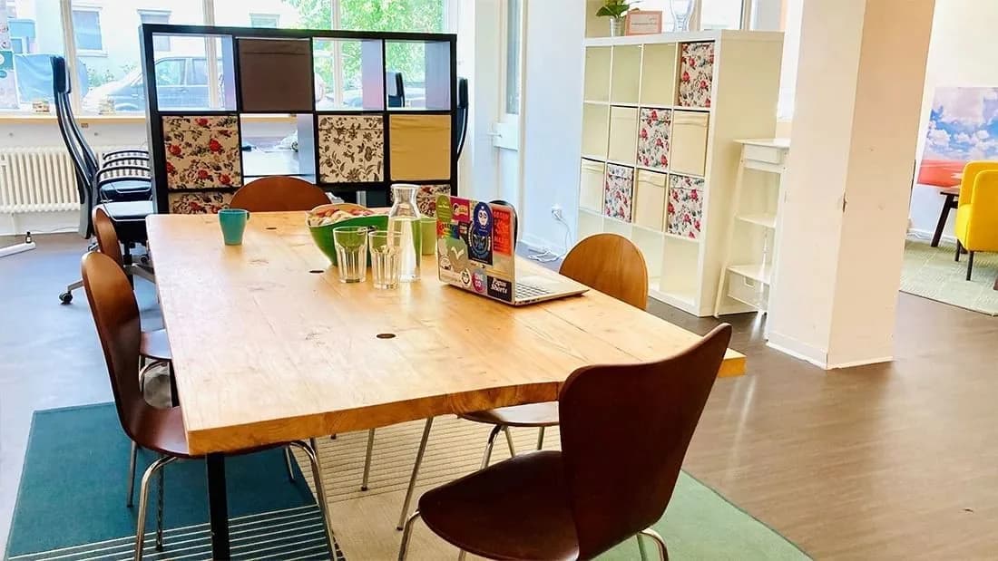 Open-space desk