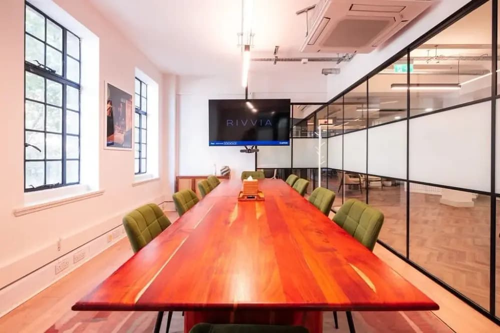 Fleet 10-Person Meeting Room