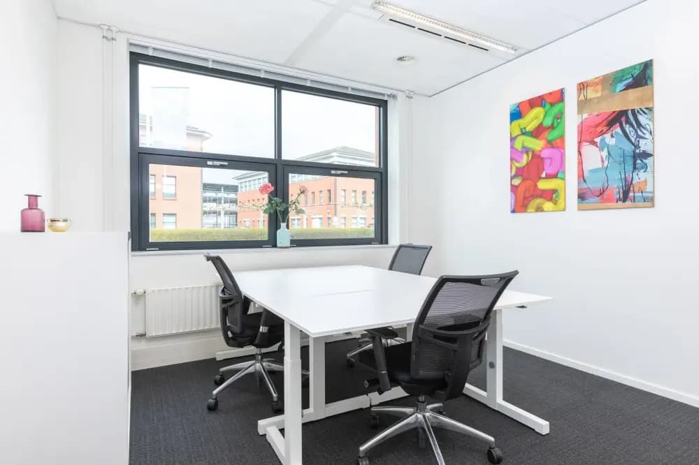 Private office 3 people