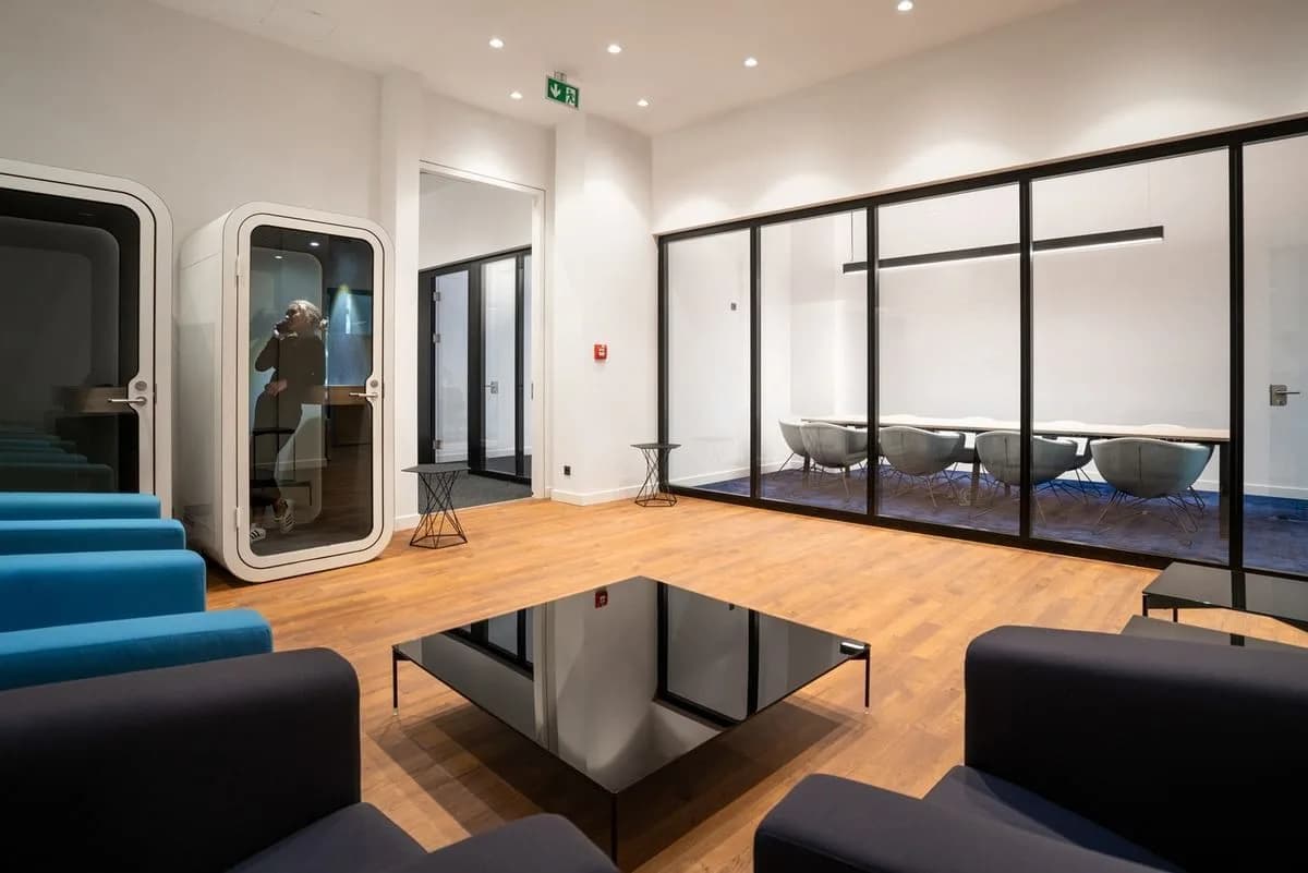 Open-space desk