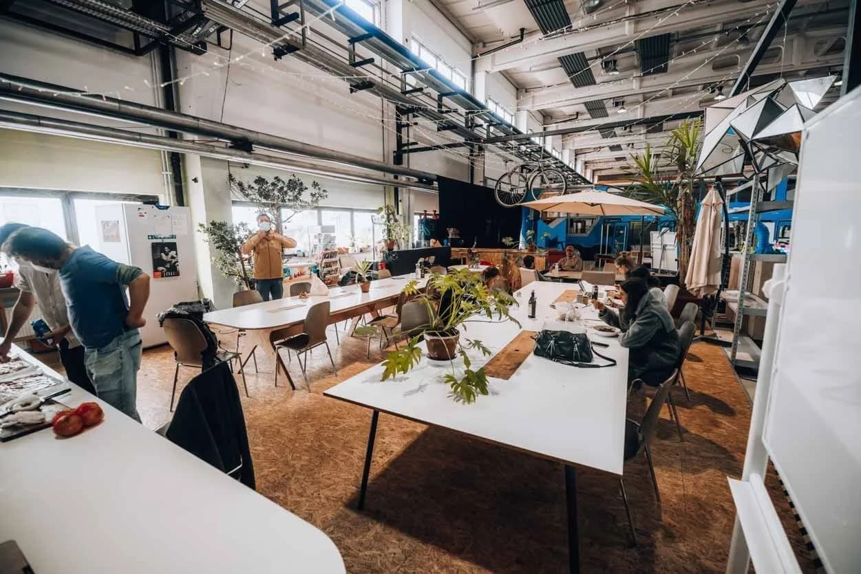 Open-space desk