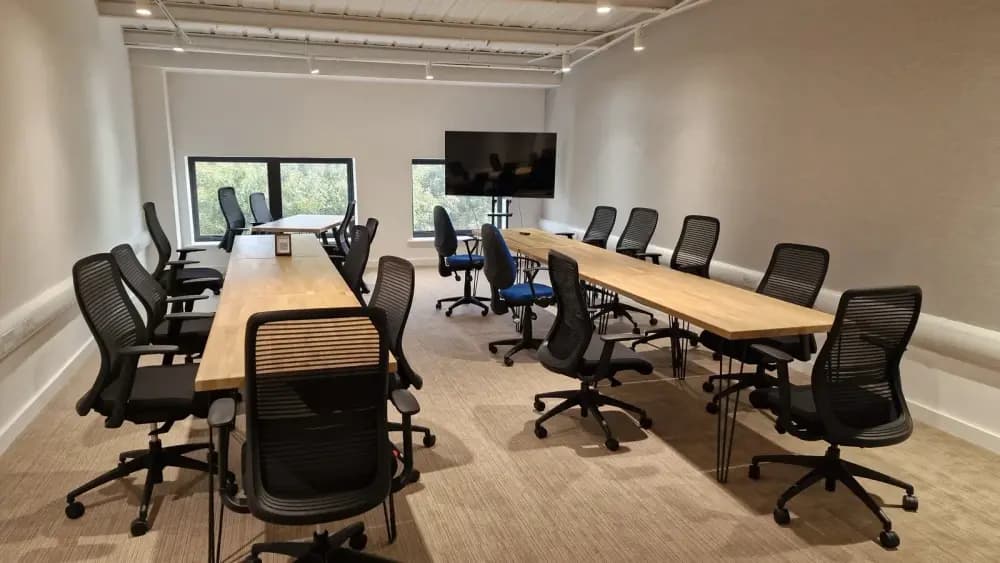 Training room for 20 people